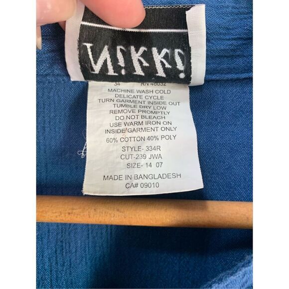 VIntage Nikki blouse w/ embroidered flowers - Picture 5 of 8